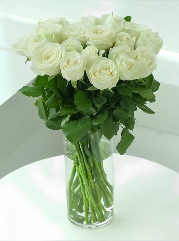 Vazoda 15 Beyaz Gül